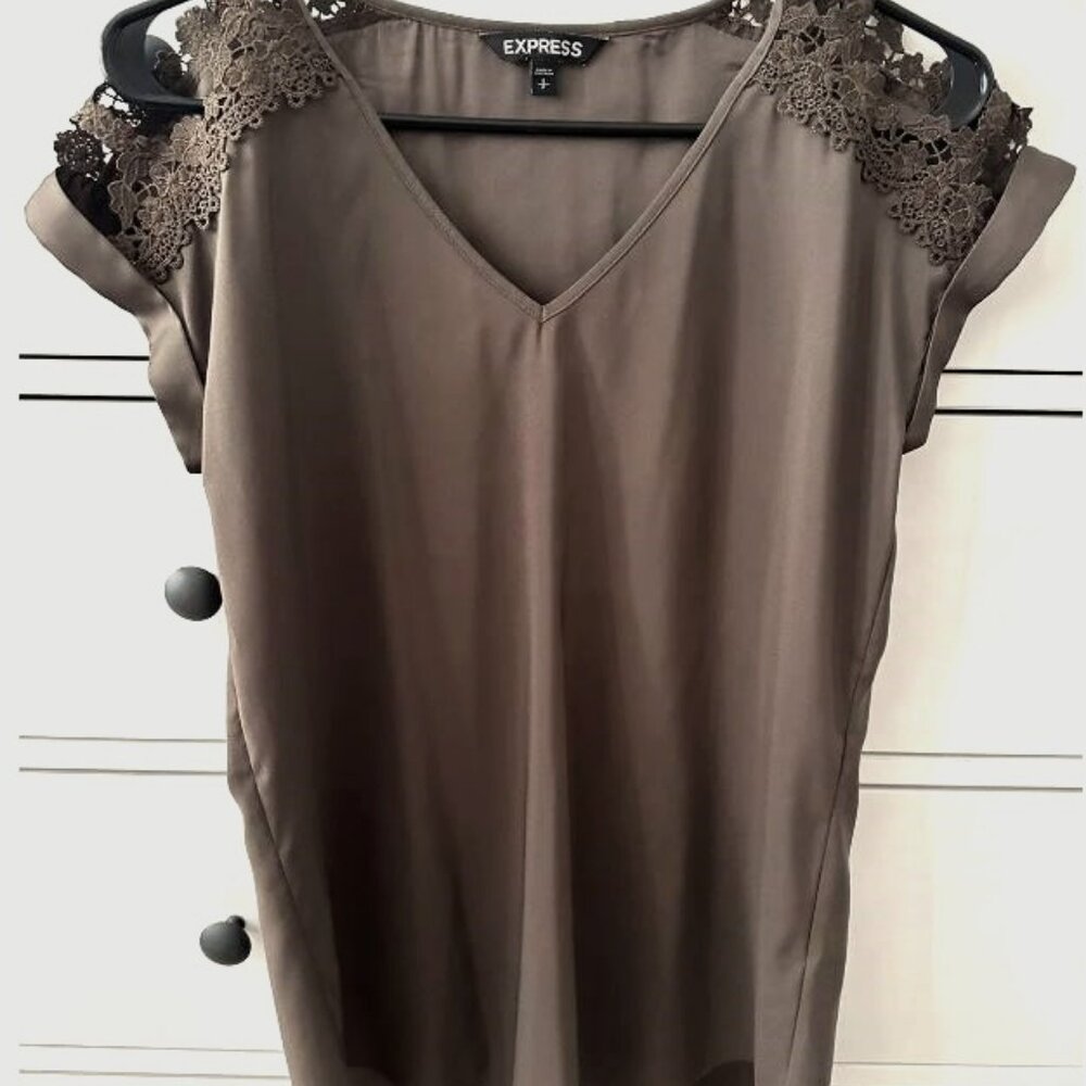 EXPRESS Lace Cold Shoulder V Neck Blouse Woodland Green Size Lg